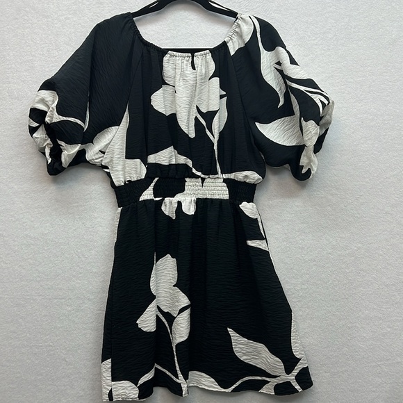 Women's Nine West Tie Neck Puffed Sleeve Cinched Mini Dress Sz Medium Rayon EUC - Picture 6 of 12